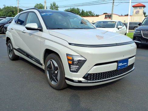 Certified 2024 Hyundai Kona Limited FWD image 3