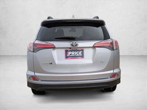 Used 2018 Toyota RAV4 LE image 7