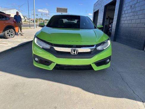 Used 2018 Honda Civic Touring image 3