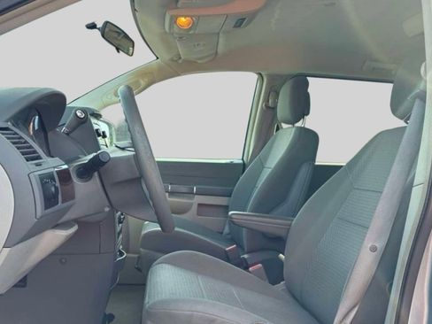 Used 2010 Chrysler Town & Country LX w/ PWR Convenience Group FWD image 2
