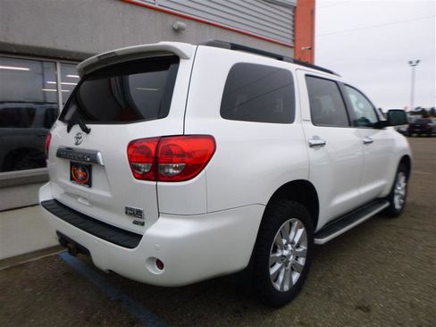 Used 2014 Toyota Sequoia Platinum image 3