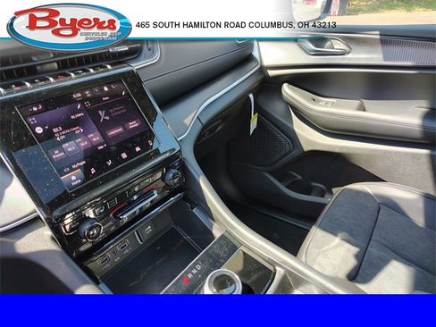 New 2025 Jeep Grand Cherokee Altitude image 26