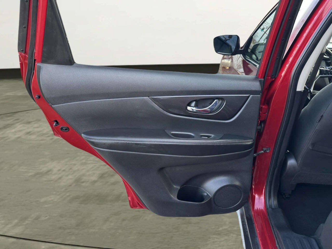 Used 2017 Nissan Rogue SV FWD image 14