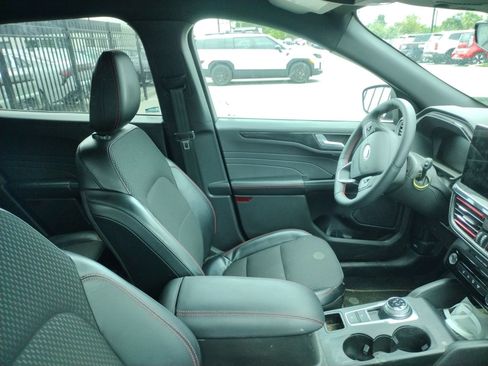 Used 2023 Ford Escape ST-Line Select AWD/4WD image 5