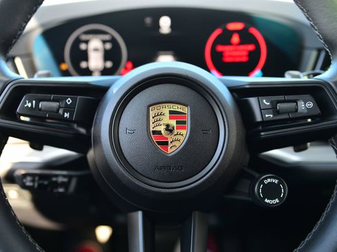 Used 2024 Porsche Cayenne image 34