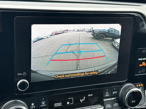 Used 2024 Toyota Highlander XLE image 22