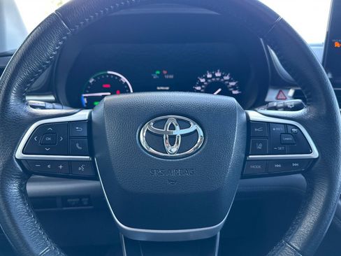 Used 2022 Toyota Sienna XLE image 25