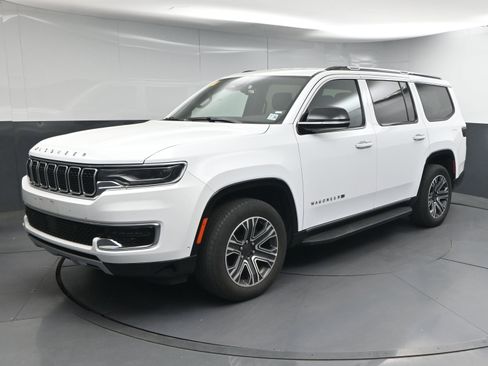 Used 2024 Jeep Wagoneer Series II image 4