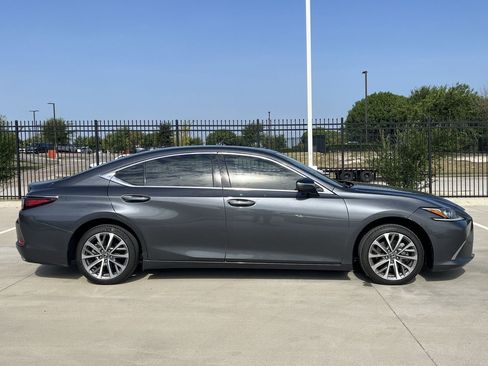 Used 2022 Lexus ES 350 w/ Premium Package FWD image 2