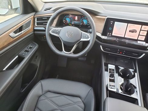 New 2026 Volkswagen Atlas SE FWD image 12