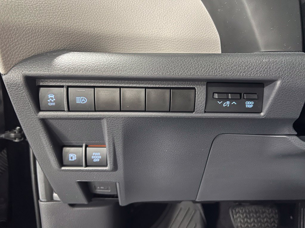 Certified 2023 Toyota Sienna XLE w/ XLE Plus Package FWD image 38