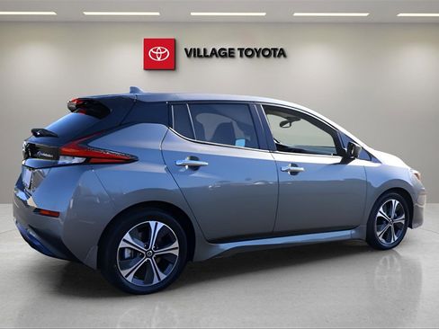 Used 2022 Nissan Leaf SV w/ SV Technology Package image 5