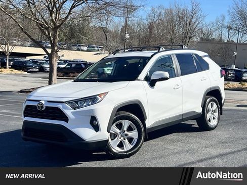 Used 2021 Toyota RAV4 XLE image 1