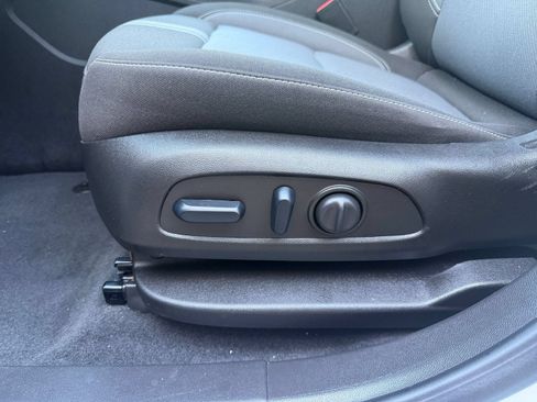 Used 2025 Chevrolet Blazer LT FWD image 21
