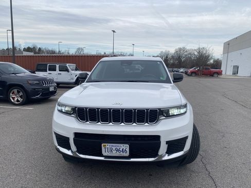 Used 2023 Jeep Grand Cherokee L Laredo w/ Trailer Tow Group (B) image 3