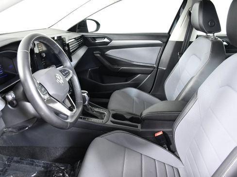 Used 2025 Volkswagen Jetta SE image 19