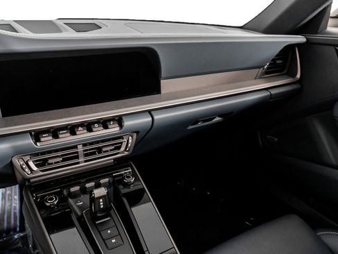 Used 2021 Porsche 911 Carrera image 40