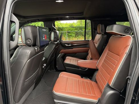 Used 2023 GMC Yukon XL Denali Ultimate AWD/4WD image 23