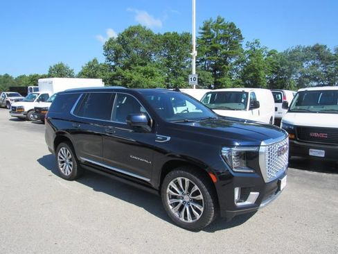 Certified 2021 GMC Yukon Denali w/ Denali Premium Package AWD/4WD image 4