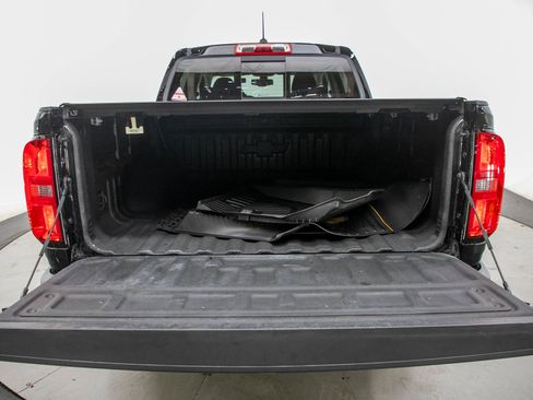 Used 2022 Chevrolet Colorado Z71 w/ Z71 Midnight Edition AWD/4WD image 17