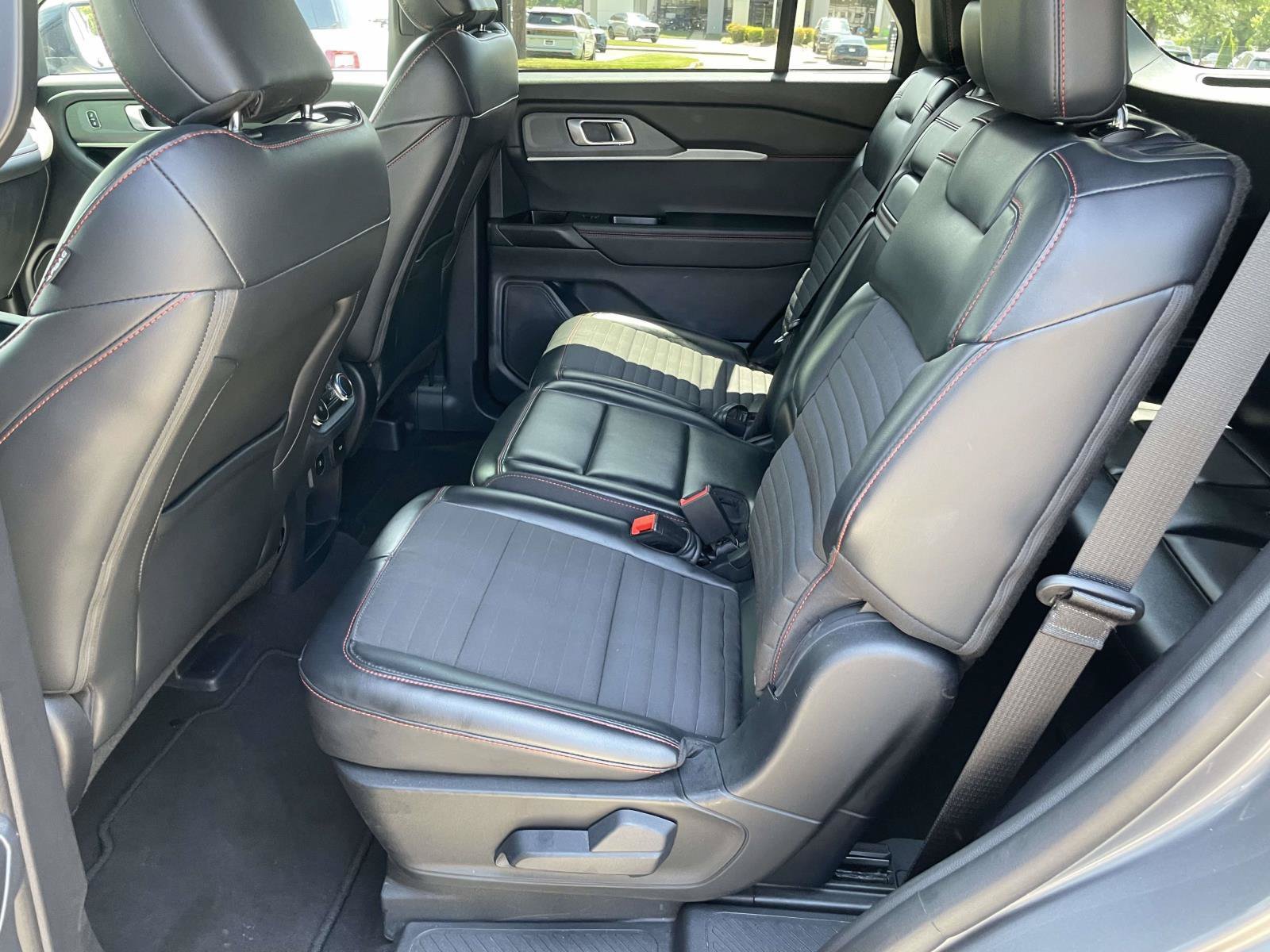 Used 2025 Ford Explorer ST-Line w/ ST-Line Street Pack AWD/4WD image 10