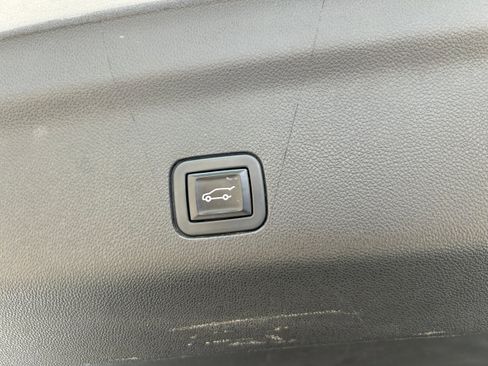 Used 2021 Chevrolet Tahoe LT image 12