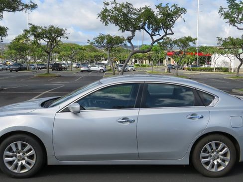 Used 2016 Nissan Altima 2.5 S w/ Power Driver Seat Package FWD image 2