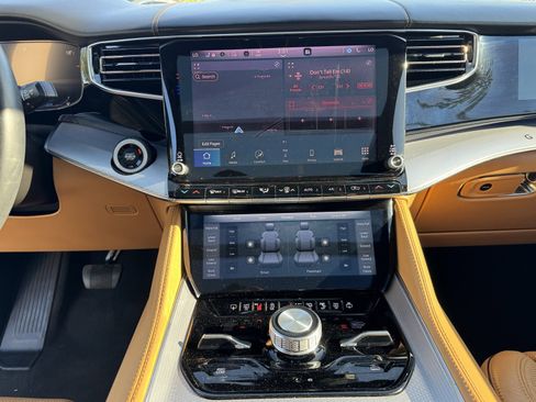 Used 2022 Jeep Grand Wagoneer Series III w/ Flexible Seating Group image 24