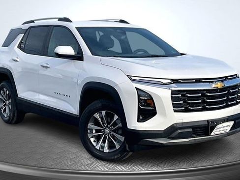 Used 2025 Chevrolet Equinox LT w/ Convenience Package II image 3