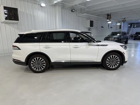 Used 2023 Lincoln Aviator 2WD w/ Premium Package image 6