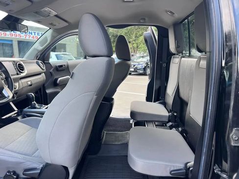 Used 2022 Toyota Tacoma SR5 w/ SR5 Appearance Package (SM) AWD/4WD image 17