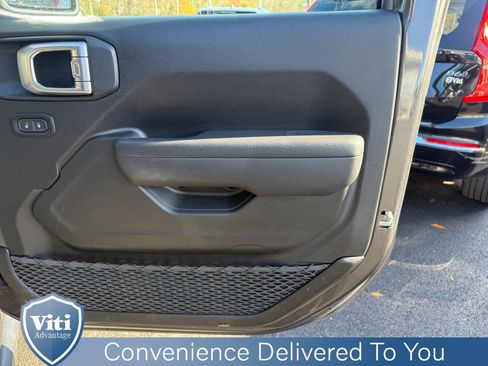 Used 2024 Jeep Wrangler Unlimited image 27