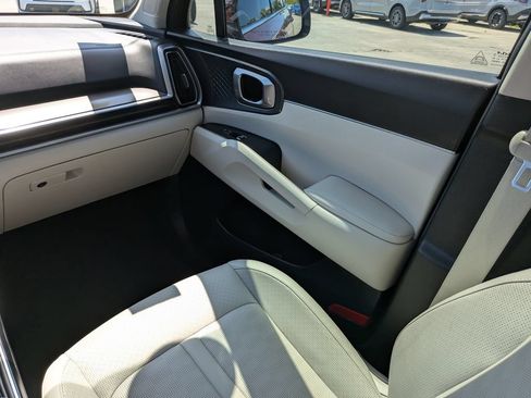 Certified 2025 Kia Sorento S AWD/4WD image 17