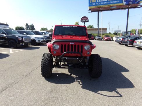 Used 2014 Jeep Wrangler Unlimited Sahara w/ Connectivity Group AWD/4WD image 3