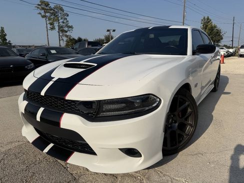 Used 2019 Dodge Charger Scat Pack w/ Plus Group RWD image 2