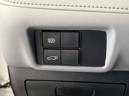 Used 2023 Toyota Highlander LE AWD/4WD image 36