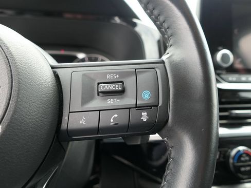 Used 2025 Nissan Pathfinder SV FWD image 16