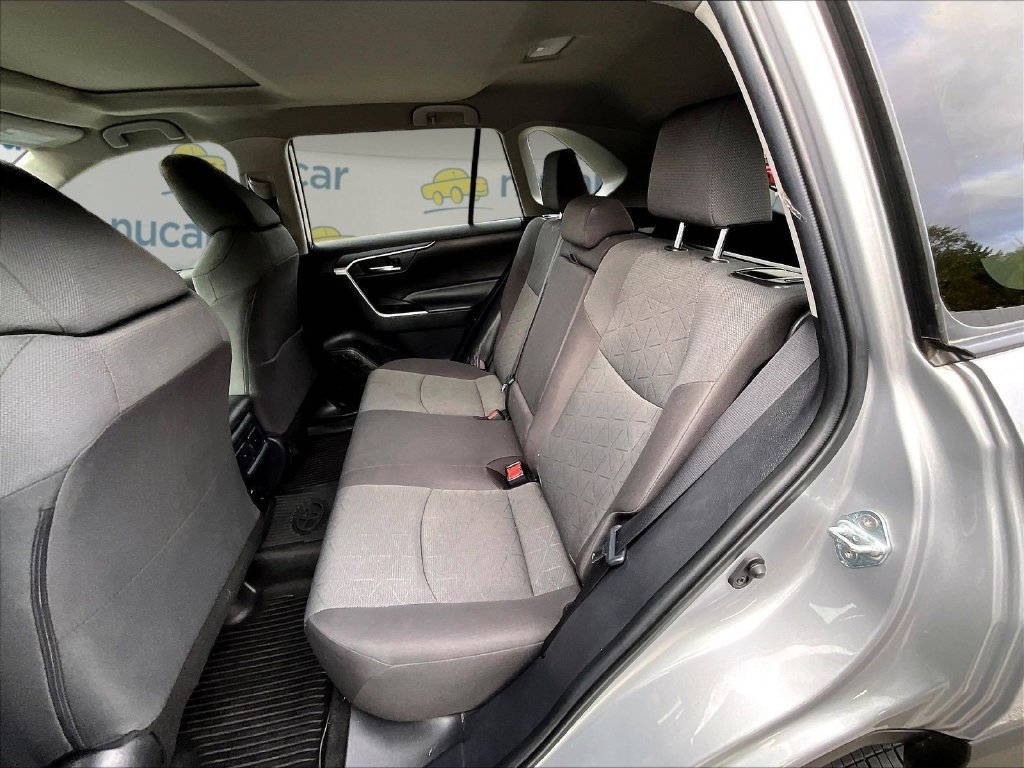 Used 2022 Toyota RAV4 XLE AWD/4WD image 15