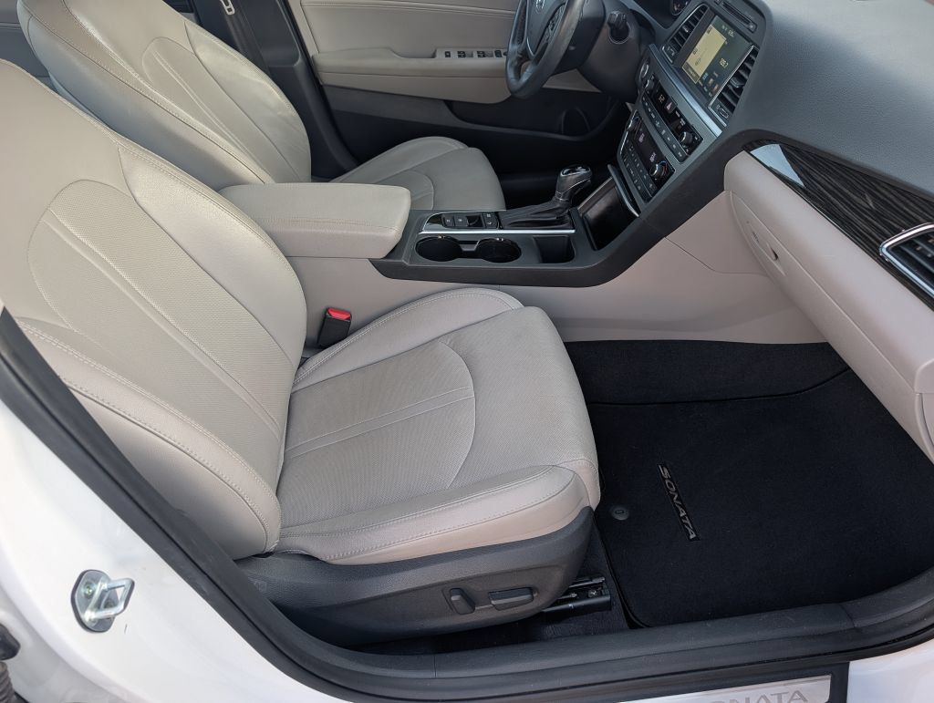 Used 2016 Hyundai Sonata Limited w/ Option Group 05 FWD image 18