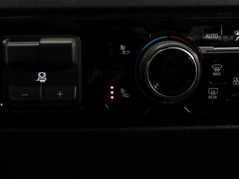 Used 2025 Chevrolet Silverado 1500 LT image 33