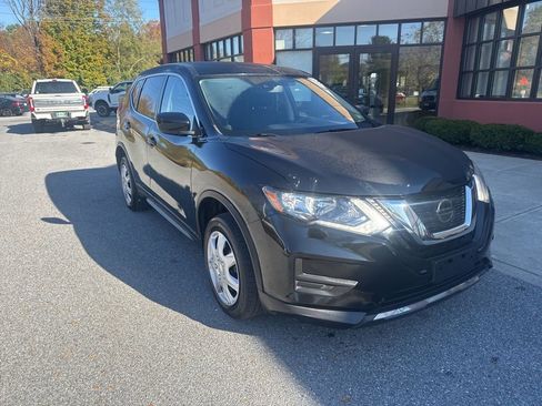 Used 2019 Nissan Rogue S image 9