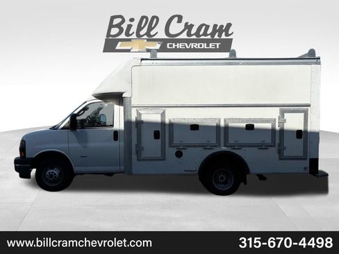 Used 2022 GMC Savana 3500 w/ Power Convenience Package RWD image 30