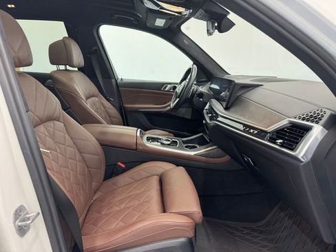 Used 2023 BMW X7 xDrive40i w/ Executive Package image 16