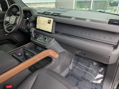 Certified 2023 Land Rover Defender 110 X image 31