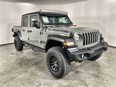 Used 2020 Jeep Gladiator Sport w/ Quick Order Package 24S image 2