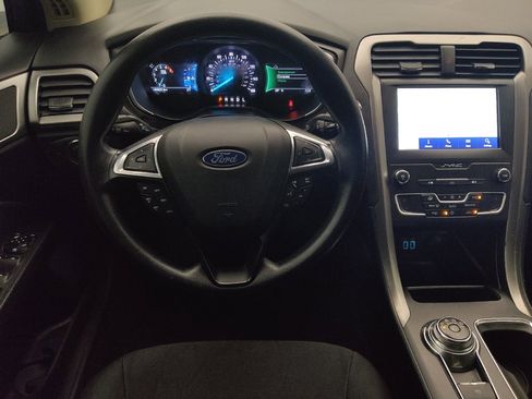 Used 2020 Ford Fusion SE FWD image 22