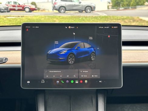 Used 2025 Tesla Model Y Long Range AWD/4WD image 32