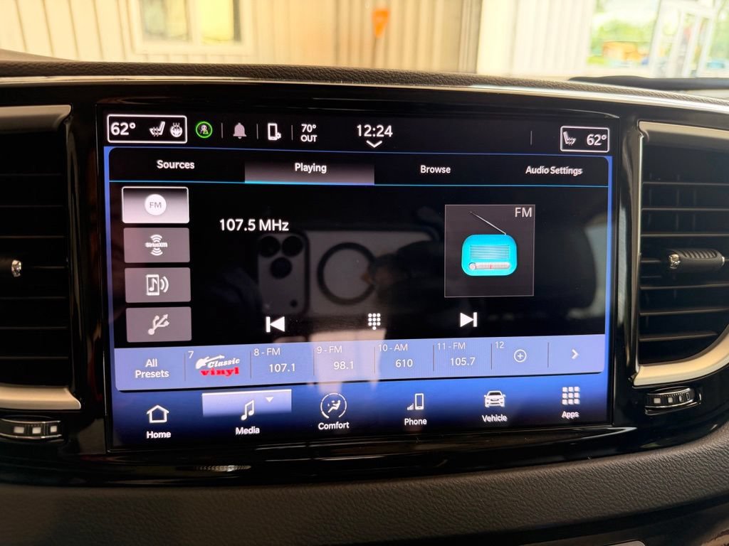 Used 2024 Chrysler Pacifica Touring-L FWD image 15