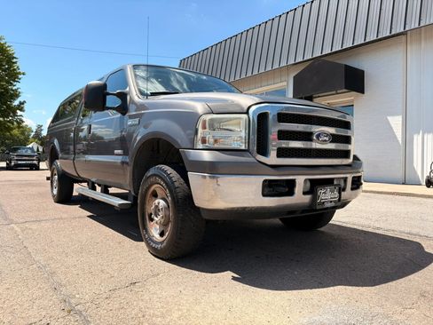 Used 2006 Ford F250 Lariat AWD/4WD image 2