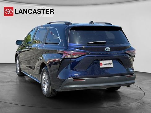 Used 2025 Toyota Sienna XLE FWD image 5